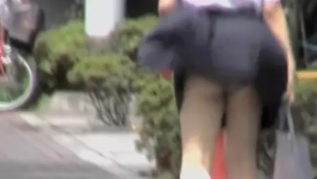 Upskirt japanese on the street